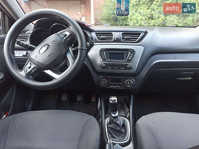 Седан Kia Rio 2014 в Ужгороде