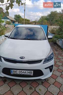 Седан Kia Rio 2017 в Еланце