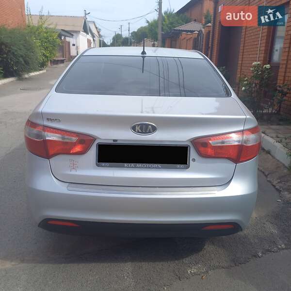 Седан Kia Rio 2012 в Кривому Розі