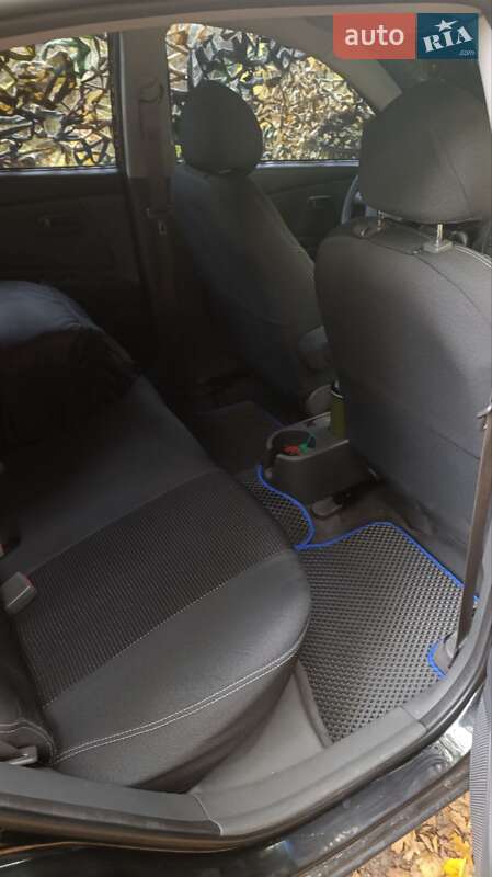 Хэтчбек Kia Rio 2006 в Сумах