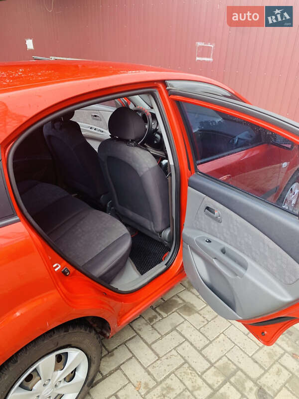 Хэтчбек Kia Rio 2007 в Николаеве