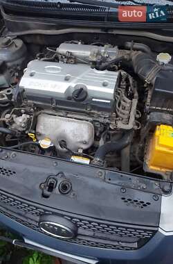 Хэтчбек Kia Rio 2006 в 