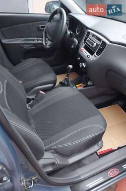 Хэтчбек Kia Rio 2006 в 