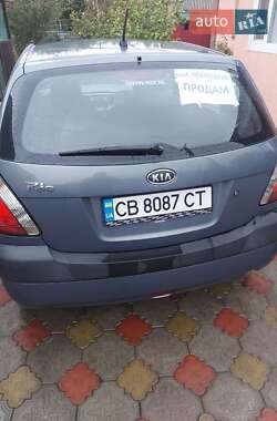 Хэтчбек Kia Rio 2006 в 