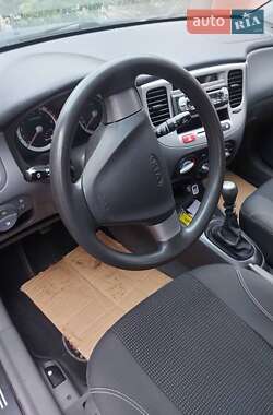Хэтчбек Kia Rio 2006 в 