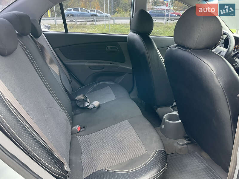 Седан Kia Rio 2007 в Полтаве