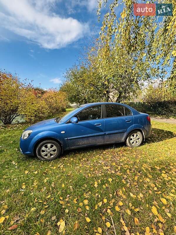 Седан Kia Rio 2010 в Василькові