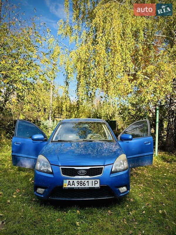 Седан Kia Rio 2010 в Василькові