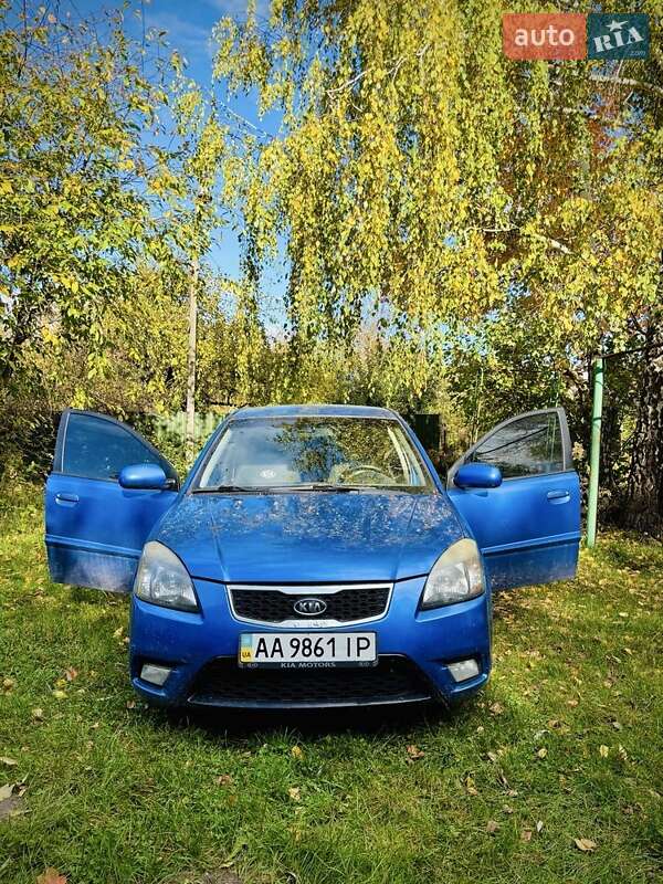 Седан Kia Rio 2010 в Василькові