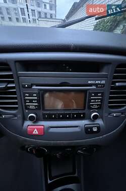 Седан Kia Rio 2010 в 