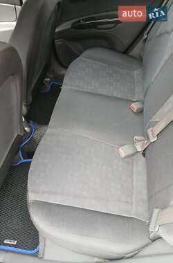 Хэтчбек Kia Rio 2010 в 