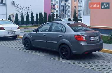 Хэтчбек Kia Rio 2011 в 