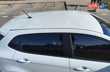 Хэтчбек Kia Rio 2012 в 