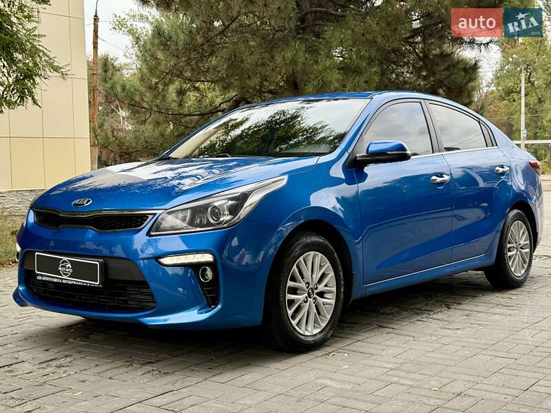 Седан Kia Rio 2018 в  фото Седан Kia Rio 2018 в