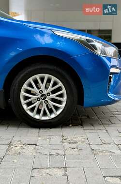 Седан Kia Rio 2018 в  фото 10 Седан Kia Rio 2018 в