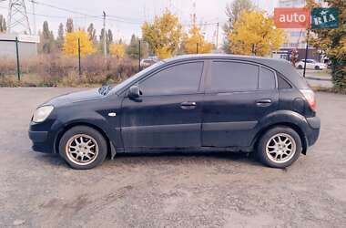 Хэтчбек Kia Rio 2006 в  фото 5 Хэтчбек Kia Rio 2006 в