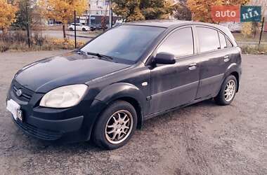 Хэтчбек Kia Rio 2006 в  фото 2 Хэтчбек Kia Rio 2006 в