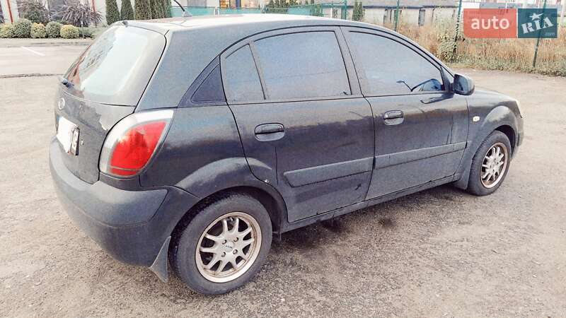 Хэтчбек Kia Rio 2006 в Вишневом