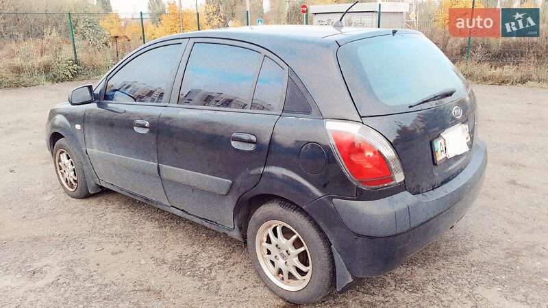 Хэтчбек Kia Rio 2006 в Вишневом