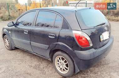 Хэтчбек Kia Rio 2006 в  фото 4 Хэтчбек Kia Rio 2006 в