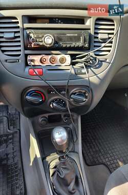 Хетчбек Kia Rio 2008 в  фото 14 Хетчбек Kia Rio 2008 в