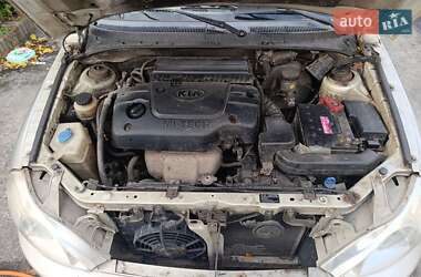 Универсал Kia Rio 2002 в  фото 6 Универсал Kia Rio 2002 в