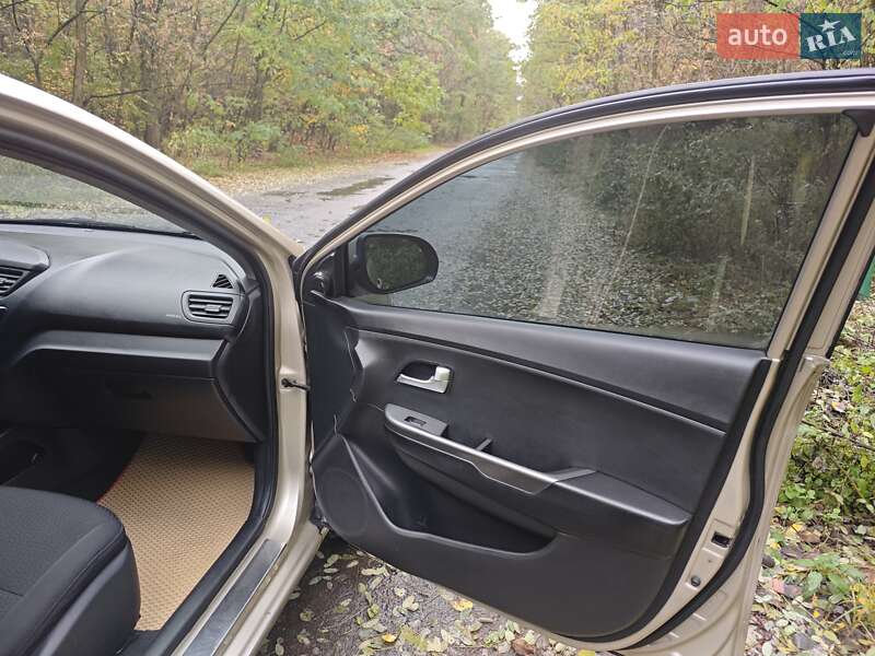Седан Kia Rio 2012 в Киеве фото 16 Седан Kia Rio 2012 в Киеве