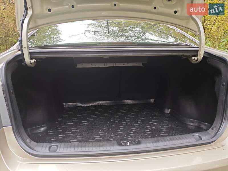 Седан Kia Rio 2012 в Киеве фото 22 Седан Kia Rio 2012 в Киеве