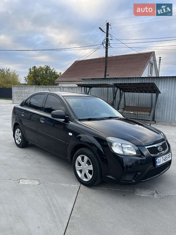Седан Kia Rio 2010 в Белой Церкви
