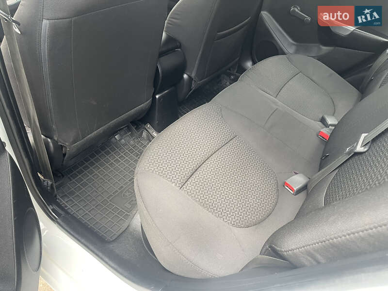 Седан Kia Rio 2014 в Киеве фото 10 Седан Kia Rio 2014 в Киеве