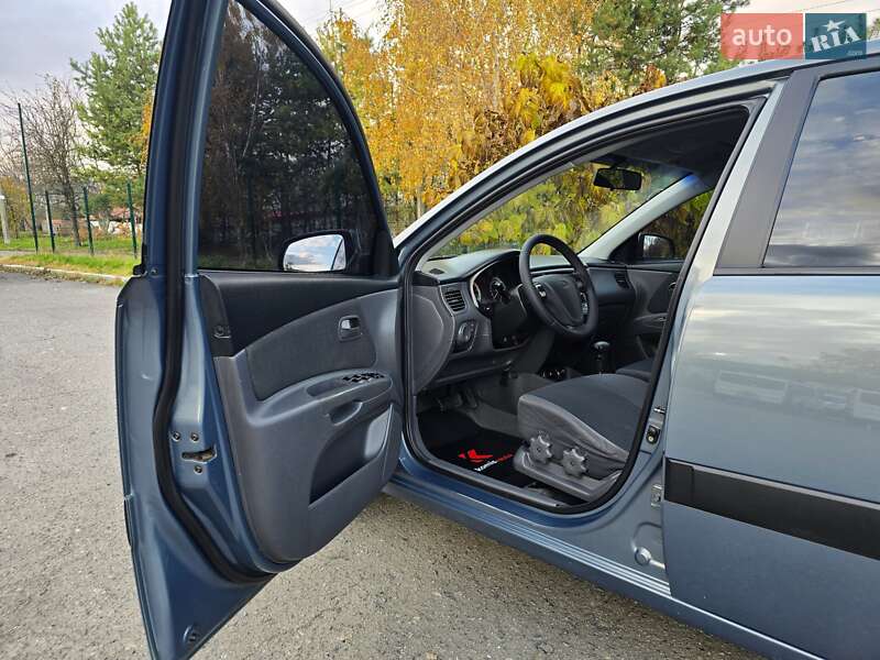 Седан Kia Rio 2006 в Хмельницькому