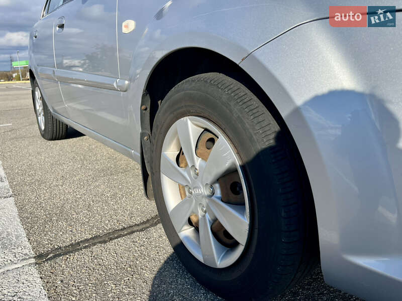 Седан Kia Rio 2010 в Запоріжжі