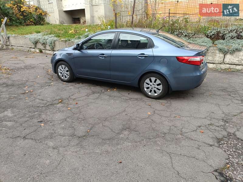 Седан Kia Rio 2012 в Львові