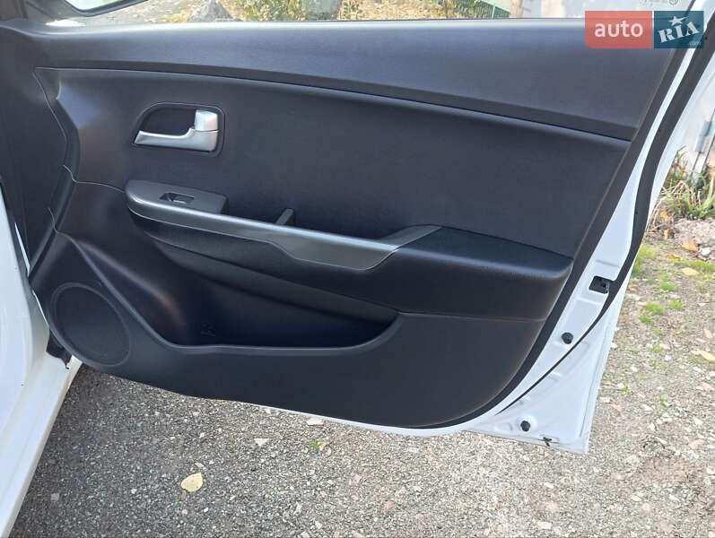 Седан Kia Rio 2012 в Никополе фото 17 Седан Kia Rio 2012 в Никополе