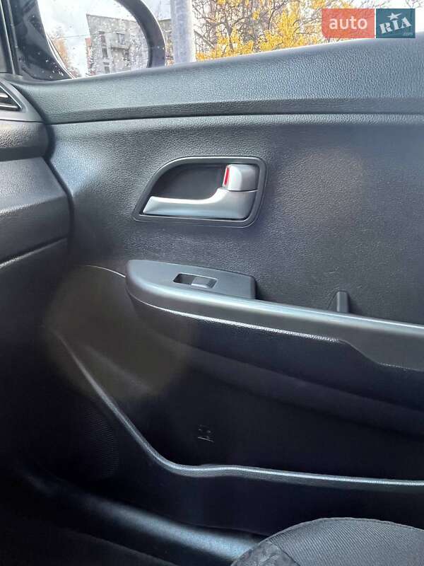 Седан Kia Rio 2012 в Полтаве