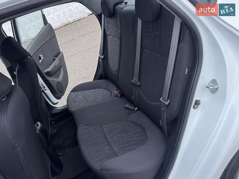 Седан Kia Rio 2014 в Киеве фото 31 Седан Kia Rio 2014 в Киеве