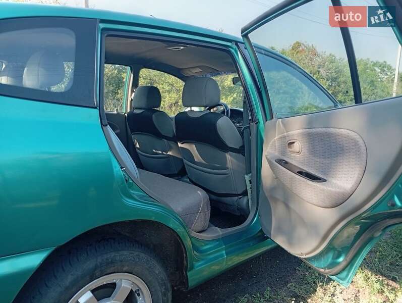 Универсал Kia Rio 2000 в Чугуеве