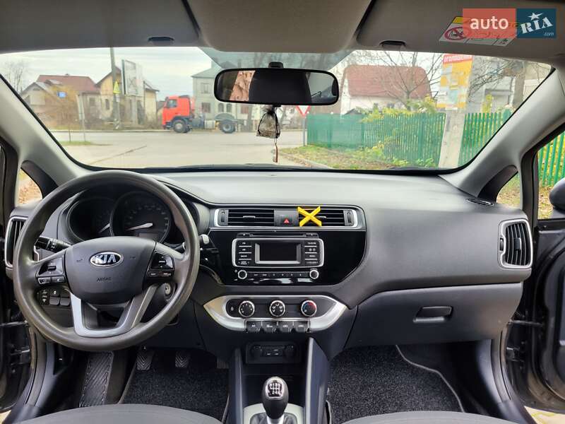 Седан Kia Rio 2016 в Ивано-Франковске