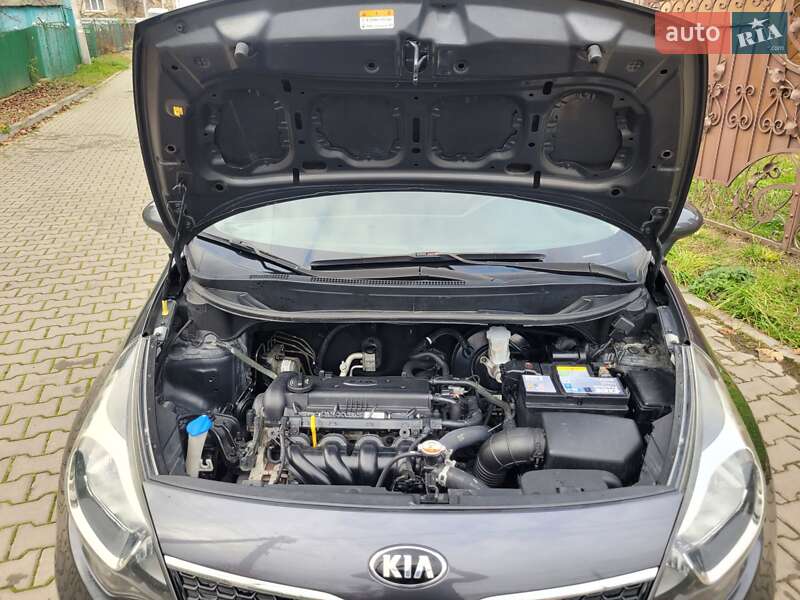 Седан Kia Rio 2016 в Ивано-Франковске