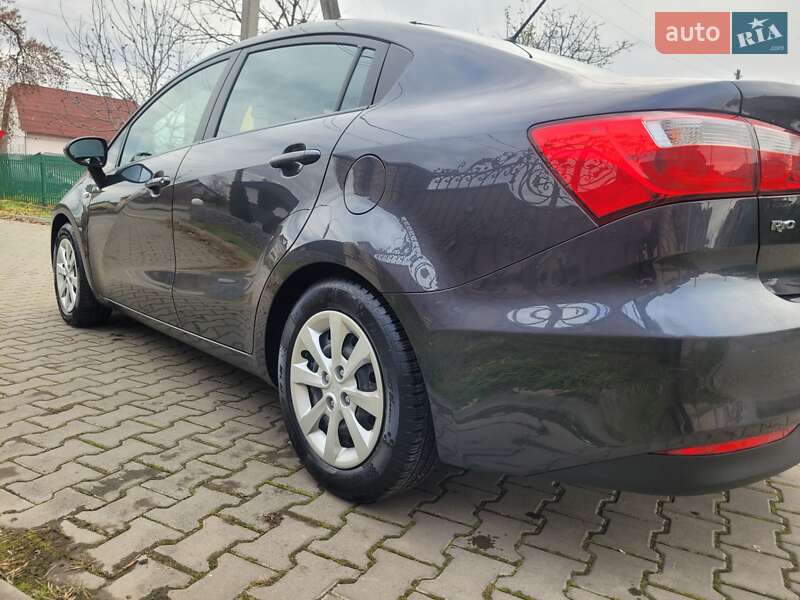 Седан Kia Rio 2016 в Ивано-Франковске