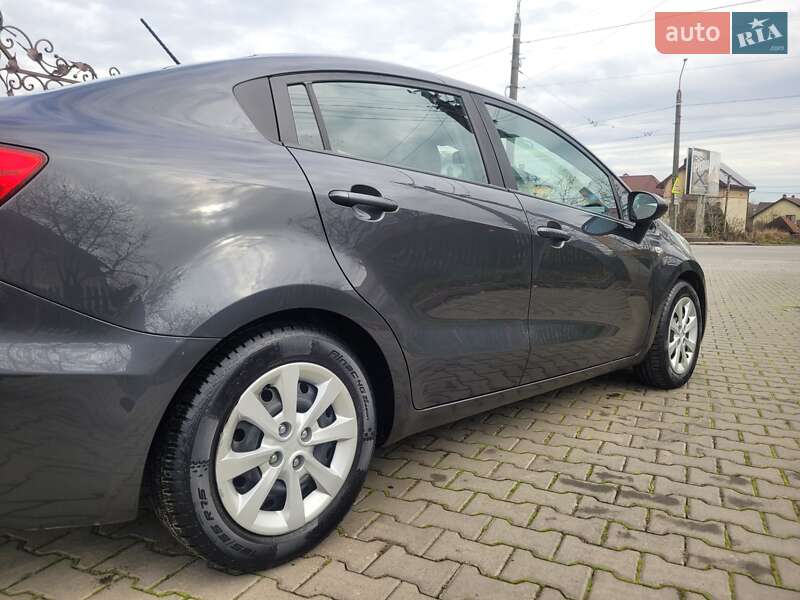 Седан Kia Rio 2016 в Ивано-Франковске