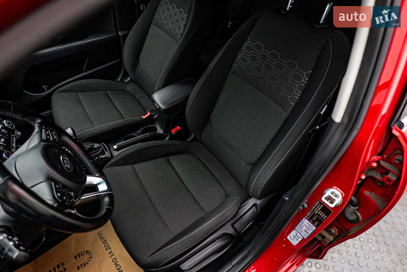 Хетчбек Kia Rio 2017 в Києві фото 9 Хетчбек Kia Rio 2017 в Києві