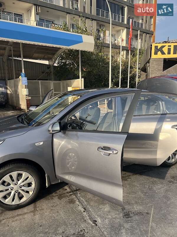 Седан Kia Rio 2018 в Харькове