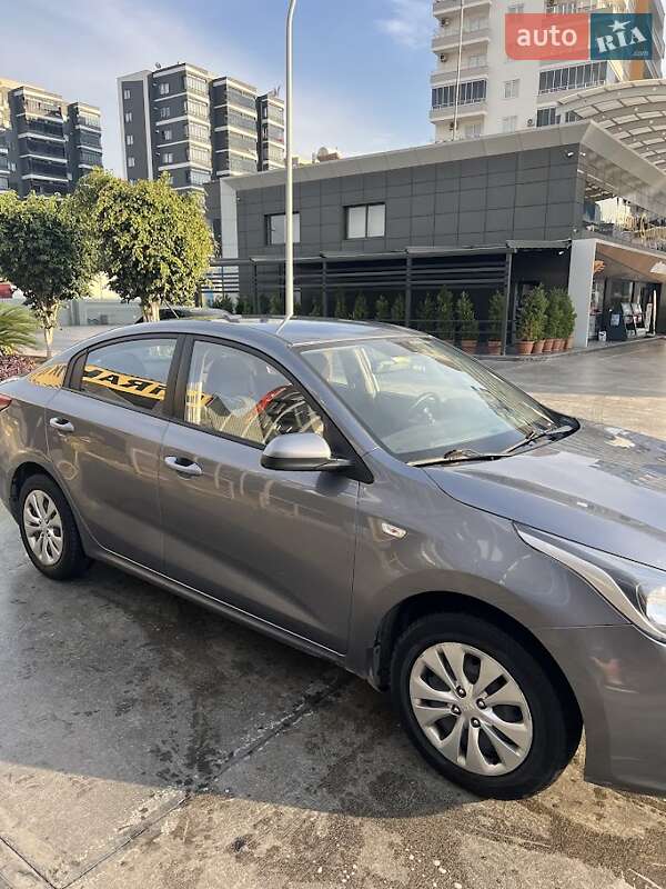 Седан Kia Rio 2018 в Харькове