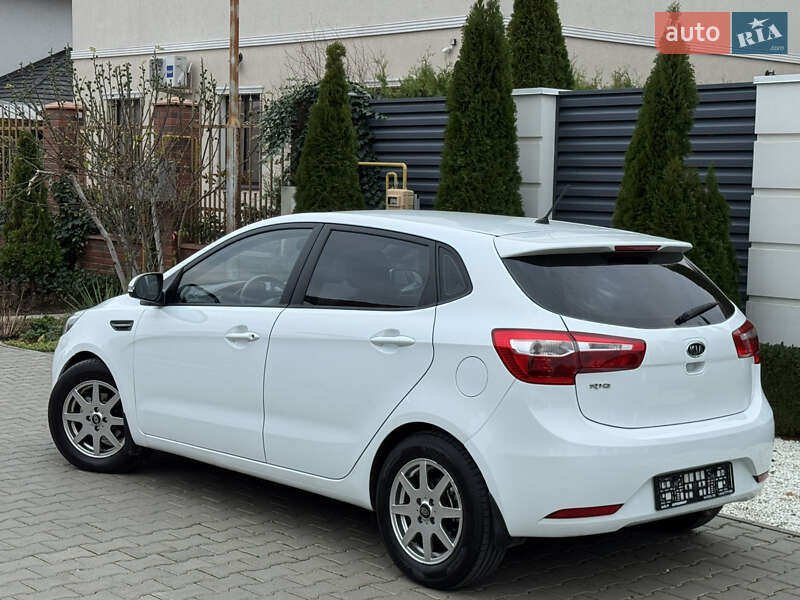 Хэтчбек Kia Rio 2012 в Одессе