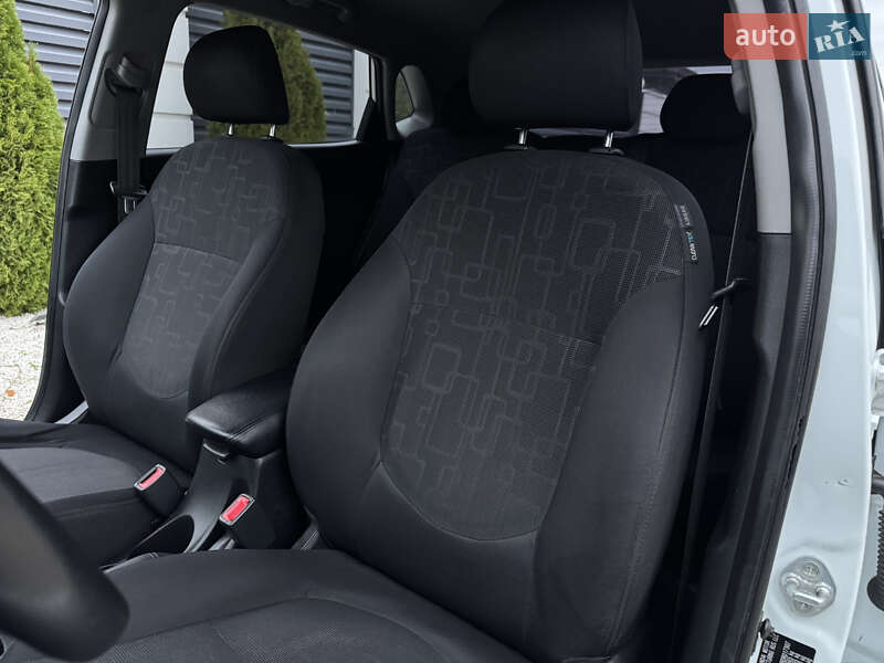 Хэтчбек Kia Rio 2012 в Одессе