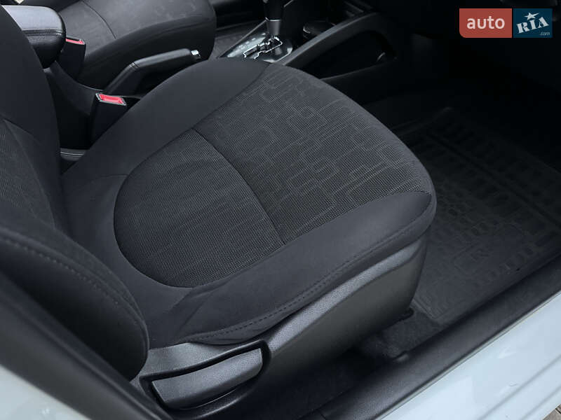 Хэтчбек Kia Rio 2012 в Одессе