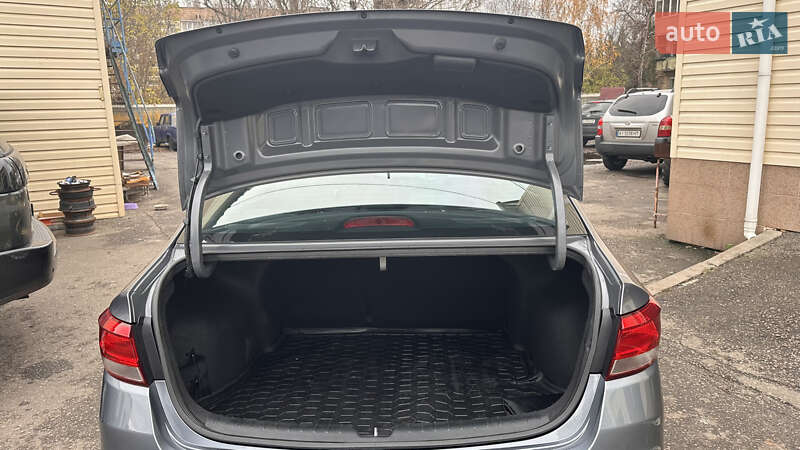 Седан Kia Rio 2018 в Киеве фото 14 Седан Kia Rio 2018 в Киеве