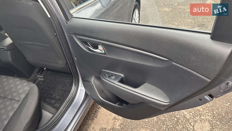 Седан Kia Rio 2018 в Киеве фото 17 Седан Kia Rio 2018 в Киеве