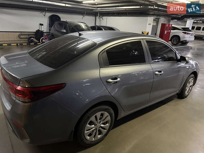 Седан Kia Rio 2018 в Киеве